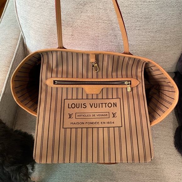 Louis Vuitton❌SOLD❌ ‘Game On’ Shoulder Bag - Picture 8 of 15